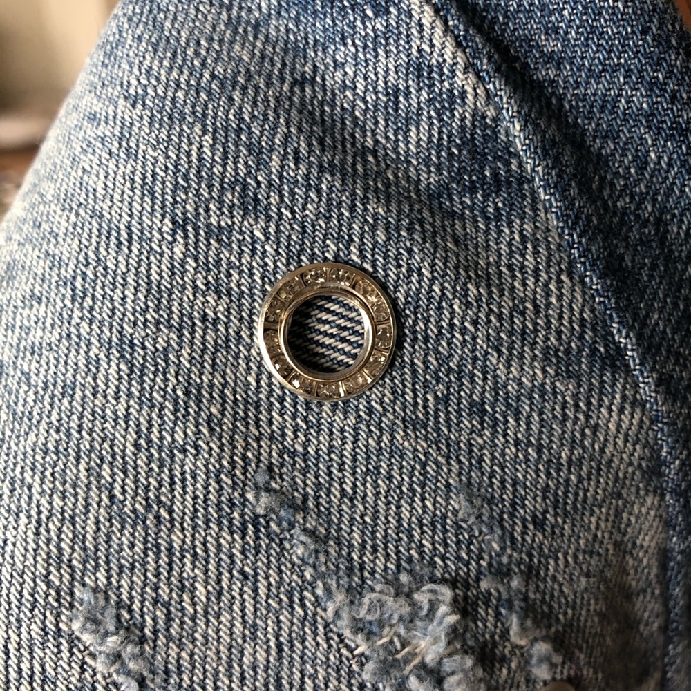 High Rise Distressed Jeans with Grommets - Picture 12 of 12